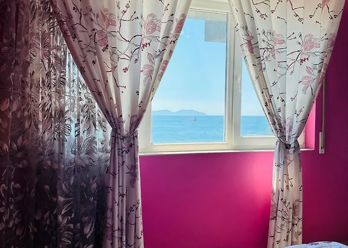 Blue Escape Lungo Mare * Avlonya